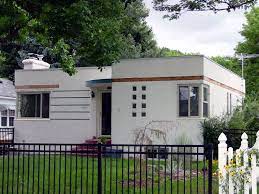 Stunning Modern Flat Roof House Retro Modern Flat Roof House Iron Fence Small Front Courtyard Flat Roof House Front Courtyard Flat Roof