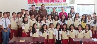 Berikut ini adalah berkas contoh profil sekolah. Jaksa Masuk Sekolah Di Sma Katolik Makale Kejati Sulsel Go Id