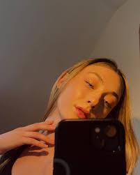 Lauren Violette's Instagram, Twitter & Facebook