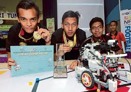 Dengan sijil/diploma kolej vokasional yang diperolehi. Kelebihan Aliran Kemahiran