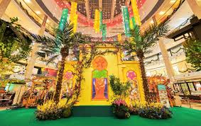 Duta besar amerika syarikat (as) ke malaysia, brian mcfeeters menunjukkan kebolehannya berbahasa melayu ketika mengucapkan selamat hari raya bagi pihak rakyat negara itu kepada umat islam di malaysia. Hari Raya 2021 Festive Decorations In Shopping Malls In The Klang Valley Tatler Malaysia