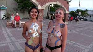 Young and wild flashers at freak fest - XNXX.COM