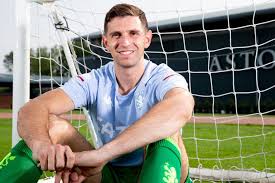 De esta manera, tanto el arquero emiliano martínez como el cordobés cristian cuti romero (ex belgrano) debutarán en la selección. El Arquero Emiliano Martinez Firmo Con Aston Villa Y Se Ilusiona Le Dije A Mi Familia Que Necesitaba Un Nuevo Desafio La Nacion