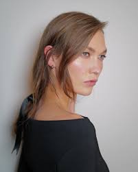 karliekloss x fortune 100 gala tonight ✨ stylist @daniellegoldberg make up  @sooparkmakeup hair @jacobrozenberg @thewallgroup assistant  @michaellagarfinkel_hair #karliekloss #ponytail #hair #hairstyles #bow  #romantichair #lowponytail #effortlesshair ...