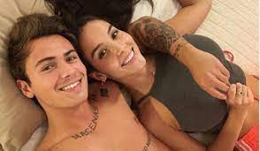 La coppia formata da federico rossi, cantante dell'ex duo benji & fede, e dalla modella paola di benedetto va a vivere. Paola Di Benedetto E Federico Rossi Finalmente Ri Congiunti Tgcom24