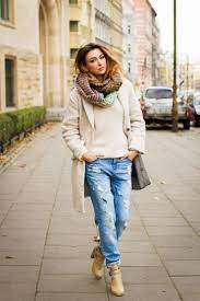 25 Ways To Look Feminine In Baggy Jeans Boyfriend Jeans Winter Boyfriend Jeans Outfit Boyfriend Jeans