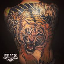 猛虎全背刺圖 artist by masontattoos 歡迎諮詢私人訂制刺青圖 shark ink 更提供多種風格認養圖趕快去看看 每個圖只給1人認領 shark ink tattoo studio 台北市士林 animal tattoo cool tattoos tattoo designs