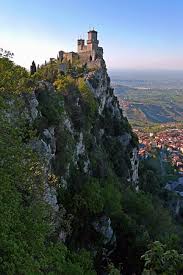 The country bears the name of saint marinus, a christian stonemason who is said to have founded the country in 301 ad. Reiseziele San Marino