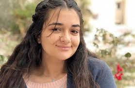انضمت الفنانة الشابة ملك أحمد زاهر لأسرة فيلم الفارس بطولة والدها الفنان أحمد زاهر، ويعتبر هذا الفيلم هو أولى بطولاته المطلقة في عالم السينما. Ù…Ù„Ùƒ Ø£Ø­Ù…Ø¯ Ø²Ø§Ù‡Ø± Ø£Ø®Øª Ø£Ø¨ÙˆÙ‡Ø§ Ø¨ÙˆØ§Ø¨Ø© Ø§Ù„Ø£Ù‡Ø±Ø§Ù…