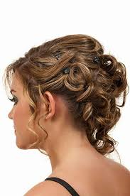 Mit wenigen handgriffen und unterschiedlichen hilfsmitteln gelingen frisuren für jeden anlass. Hochsteckfrisuren Fur Lange Und Mittellange Haare Charmant Und Feminin Hochsteckfrisur Frisur Hochgesteckt Frisuren