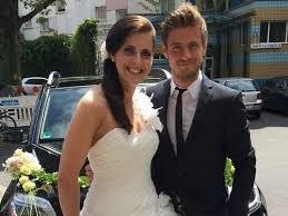 Ein tag, der beinahe vergessen macht, dass jörn schlönvoigt und seine hanna diesen beinahe nicht erlebt hätten. Foto Wirft Fragen Auf Jorn Schlonvoigt Heimliche Hochzeit Express De