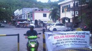 Bolah di kira berapa ramai yang ada. Kolam Renang Perum Bukit Randuagung Indah Ditutup Warga Surya