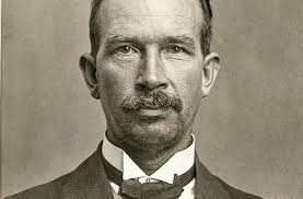 Polis häktades för kvinnomord