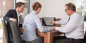 Mehr infos bei ihrer vr bank südpfalz eg. Auslandsreisekrankenversicherung Schutz Im Urlaub Volksbank Raiffeisenbank