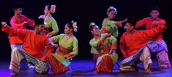 Dalam tarian zapin ada dua elemen pengiring yaitu alat musik dan syair melayu yang umumnya mengandung pesan moral. Pola Lantai Tari Zapin Sejarah Dan Asal Usul Mangihin Com