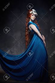 Wir empfehlen den gentle touch augen make up entferner. Redhead Madchen Fabelhaften Blick Blaues Langes Kleid Helles Make Up Und Grosse Wimpern Mysteriose Fee Frau Mit Roten Haaren Grosse Augen Und Farbige Schatten Lange Wimpern Sexy Blick Prinzessin Auf Einem Dunklen Hintergrund