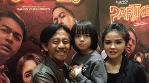 Didi petet meninggal di usia 58 tahun karena penyakit gastritis yang dideritanya. 7 Potret Karina Ranau Istri Epy Kusnandar Yang Terpaut Usia 19 Tahun Hot Liputan6 Com