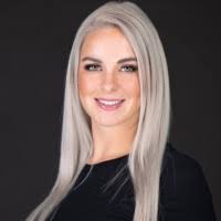 Ashley Snoozy's Instagram, Twitter & Facebook