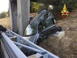 I vigili del fuoco del comando di firenze e dei distaccamenti di calenzano e firenze questa notte sono intervenuti in autostrada a1 direzione sud, km 279, per un incidente stradale che ha coinvolto un mezzo pesante. A1 Incidente Oggi Autostrada Badia Al Pino Arezzo Traffico