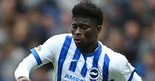 Man United travaille sur des conditions personnelles pour un accord avec  Carlos Baleba — Romano - Football | Tribuna.com