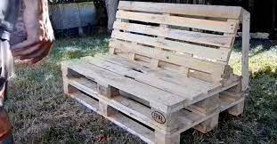 Comment fabriquer le meilleur canapé en palette qui existe pour discuter ! Bricolage Un Banc Ou Canape Fait De Palettes Pour L Interieur Ou L Exterieur