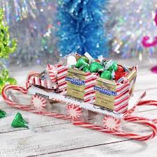 (plus a few for eating!) this fun holiday decor project is as much fun to make as it is to display in your home. Candy Cane Sleigh With Video Tutorial The Soccer Mom Blog