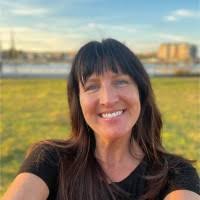 Julia Trout's Instagram, Twitter & Facebook