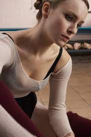 It was filmed on location in london, england from may 14 to may 29, 2007 with additional scenes shot in july 2007. Bild Zu Holly Weston Filth And Wisdom Bild Holly Weston Madonna Filmstarts De