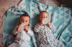 Mit zwei babys bekommt man eine so viel mehr als nur ein glücksmoment, denn euer glück, es ist nun dauerhaft, trägt einen namen, ist jeden tag präsent, schenkt euch liebe. 19 Gluckwunsche Zur Geburt Von Zwillingen Finestwords