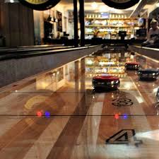 In Der Bar 3 In Bergen Kann Man Shuffleboard Spielen Basketball Court