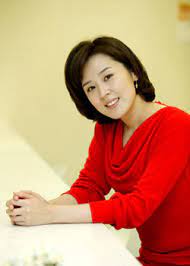 2008년 10월 17일, 現 브레비코 2 대표 문성현 씨와 10년간의 열애 끝에 결혼하여 현재 슬하에 2남을 두고 있다. ìœ¤í˜„ì§„ ì•„ë‚˜ìš´ì„œ 1ë…„ íœ´ì§ ë‚¨íŽ¸ê³¼ ë™ë°˜ ìœ í•™ê¸¸ ë‰´ìŠ¤ ë™ì•„ë‹·ì»´