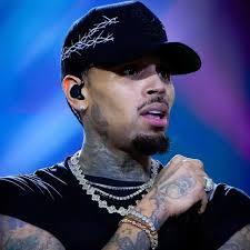 جميعكم... كريس براون في هذا التصوير؟ أنا عاجز عن الكلام. 😍🌹