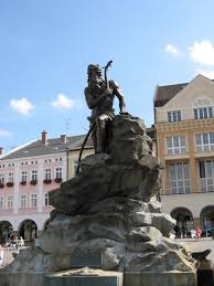 Do odvolání platí pro veřejnost preventivní opatření spočívající v povinném nošení ochranných prostředků dýchacích cest. File Trutnov Krakonosova Kasna Jpg Wikimedia Commons
