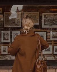 Aesthetics Dark academia refers to a new aesthetic style that draws inspiration from the classic greek arts, writing, architecture, deeply infused with gothic dark academia style for spring/summer.