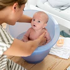 The beautiful design with smooth curves and flowing roll top is perfectly shaped for your baby from birth (stage 1) right up to 12 months (stage 2). Compare Prices For Tummy Tub Across All Amazon European Stores