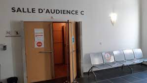 Mais aucune aide ne viendra de la part des nombreux passagers autour d'elle. Policier Renverse A Besancon Cinq Ans De Prison Ferme Pour Le Pilote Du Scooter