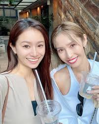 久々に @asami_miwa と👭🩵 先日 @and__beaute のフリマイベントにチラッとお邪魔した時の１枚♪  週末の２日間で沢山の方が足を運んでくださったそうで、ご来場いただいた皆様ありがとうございました☺️❣️また冬に開催したいな〜 #美容 #エステ  #フリマ #ANDBEAUTE ...