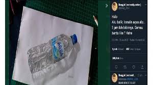 Kemasan aqua botol 600ml merupakan produk air minum dalam kemasan aqua yang paling umum ditemui dipasaran. Gambar Botol Air Mineralnya Viral Seniman Ini Sampai Dihubungi Pihak Aqua Hingga Banjir Pujian Halaman 3 Tribun Solo