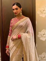 The accompanying bangles, necklaces, headpiece, and earrings do well to complement the saree. Deepika Padukone In Saree 14 Latest Deepika Padukone Saree Looks