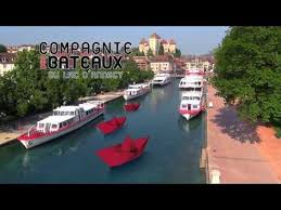 Embarquez A Bord D Un Bateau De La Compagnie Des Bateaux Du Lac D Annecy Et Admirez Lors D Une Croisiere Promenade Dejeuner O En 2020 Visiter Annecy Lac Annecy Annecy