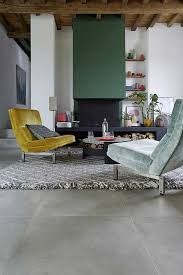 Mix De Matieres Pour Le Salon Carrelage Gris Deco Maison Deco Salon