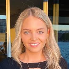 Eliza Amos's Instagram, Twitter & Facebook