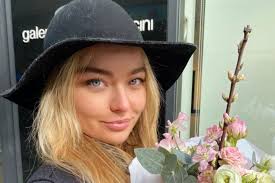 Weil ein model positiv auf corona getestet wurde. 2021 Gntm 2021 Elisha S Friend Is A Professional Footballer