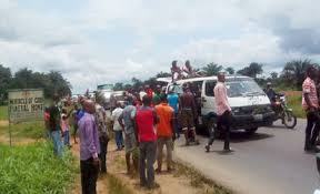 23,634 likes · 142 talking about this. Ipob Supporters Troop In Their Thousands To Nnamdi Kanu S Home Photos Ynaija