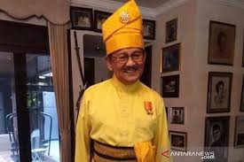 Agar dapat memberikan layanan yang memuaskan masyarakat, guru harus dapat. Kenangan Almarhum Bj Habibie Kepincut Baju Melayu Di Riau Antara News
