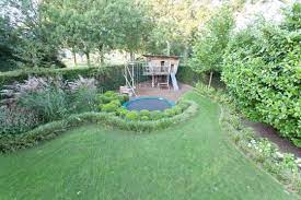 dia 10 van 12 als je kinderen hebt is het een leuk idee om voor hen een ruimte in de tuin te creeren waar ze kunnen spelen tuin tuin inspiratie tuin ideeen