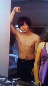 やまそう on X: 土俵ガール以来の 中村倫也くんの裸(≧∇≦) 薄いけど脇毛と、 ギャランドゥ(≧∇≦)  t.conrzbc5343W  X