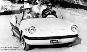 Si tratta di un esemplare del 1990 restaurato da garage italia di lapo elkann. Fiat Panda Jolly