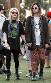 Frances bean cobain, the daughter of kurt cobain and courtney love, is coming to terms with her financial situation. Frances Bean Cobain Wiki Boyfriend Net Worth Age Family