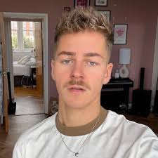 Fiona Vickers (@VickersFiona)